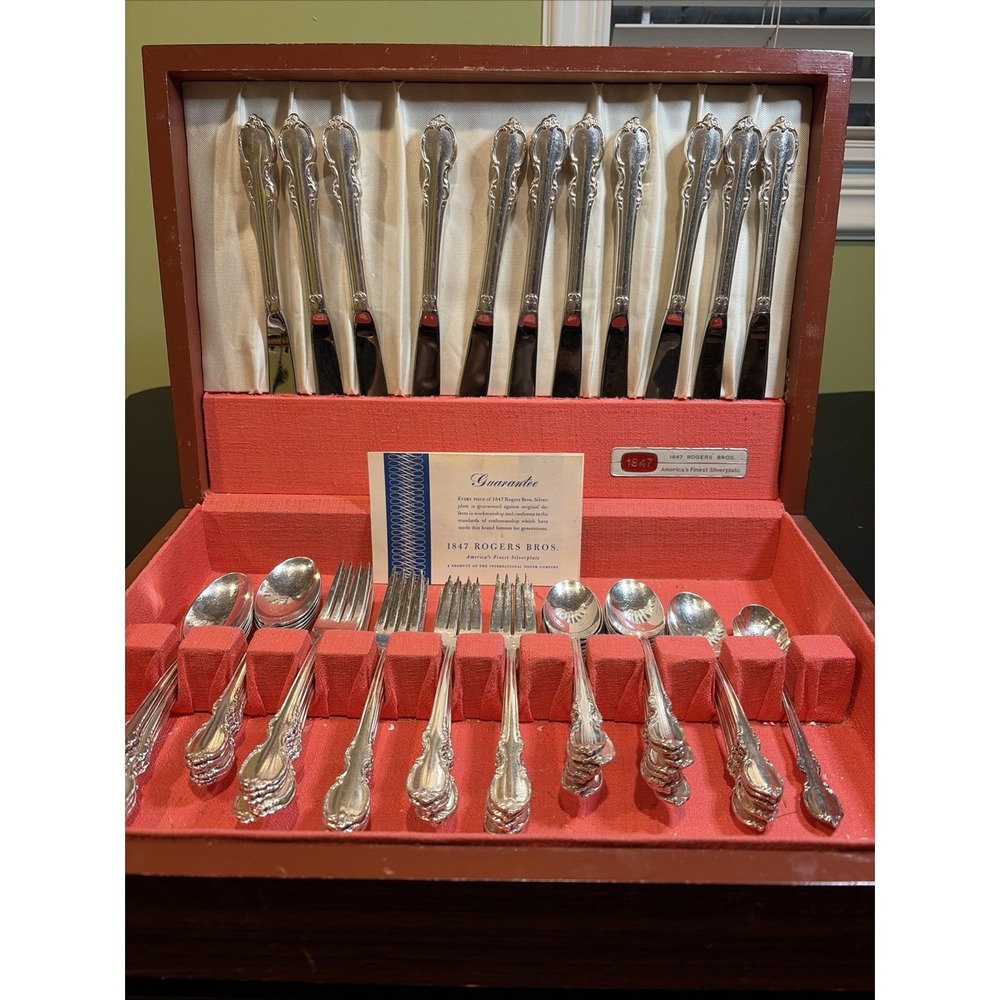 Vintage 71 Pieces 1847 Rogers Bros IS Reflection Silver plated Flatware In Box